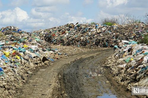 'Sống mòn' bên bãi rác khổng lồ