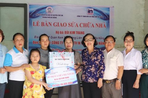 Trao hỗ trợ cho các hộ dân khó khăn phường Liên Chiểu