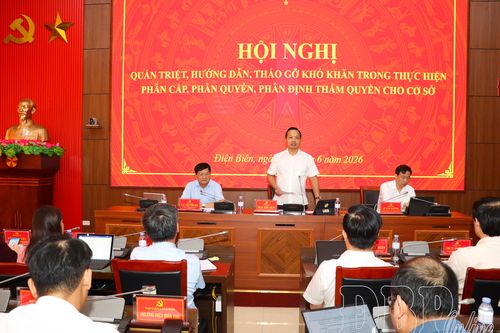 Quán triệt, hướng dẫn, tháo gỡ khó khăn trong thực hiện phân cấp, phân quyền, phân định thẩm quyền cho cơ sở