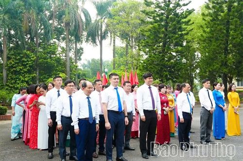 Thiêng liêng sinh hoạt dưới cờ