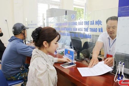 Khắc phục khó khăn, giải quyết thủ tục hành chính nhanh, gọn
