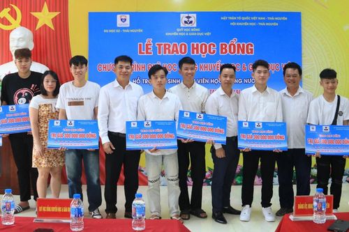 Trao học bổng học nghề cho 15 học sinh, thanh niên