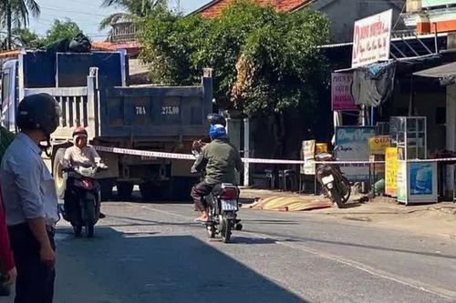 Tai nạn giao thông 25/6: Va chạm xe tải, người phụ nữ tử vong, bé trai 2 tuổi bị thương