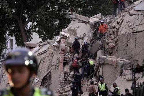 Động đất mạnh 7,5 độ richter ở Venezuela khiến nhiều tòa nhà đổ sập ở thủ đô Caracas
