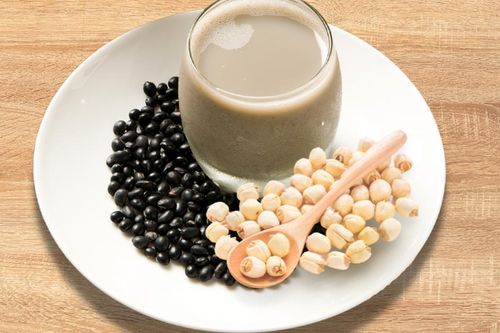 Tác dụng của nước đậu đen hạt sen với sức khỏe