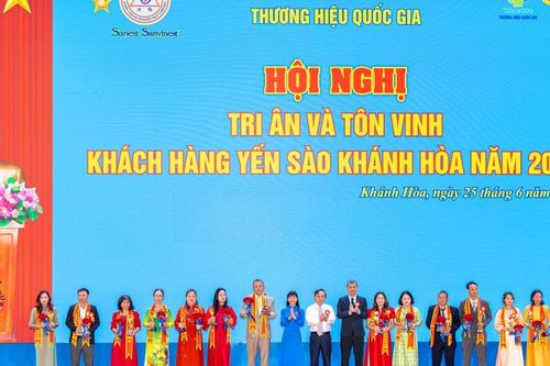 Trao 200 triệu cho Quỹ nhân ái Khánh Hòa và tri ân hàng loạt khách hàng yến sào