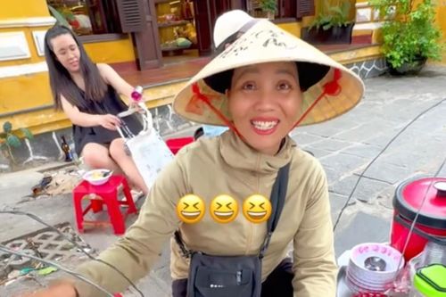 Chị bán chè ở Hội An nói 5 thứ tiếng khiến khách 'choáng váng'