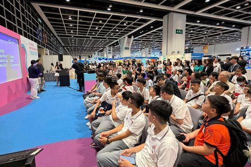 Học sinh Việt Nam ghi dấu ấn tại sân chơi Robotics khu vực