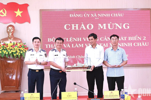 Vùng Cảnh sát biển 2 đồng hành với đồng bào dân tộc, tôn giáo và ngư dân Quảng trị