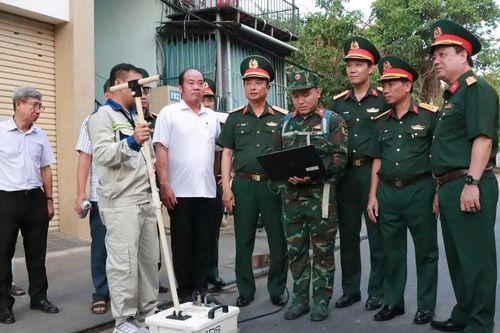 Dùng máy radar xuyên đất dò tìm các khu vực nghi có mộ liệt sĩ tập thể ở Huế
