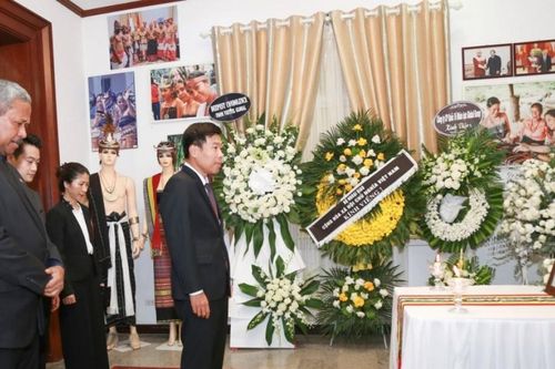 Thứ trưởng Ngoại giao Nguyễn Mạnh Cường viếng và ghi sổ tang tưởng niệm nguyên Tổng thống Timor-Leste Francisco Guterres 'Lu Olo'