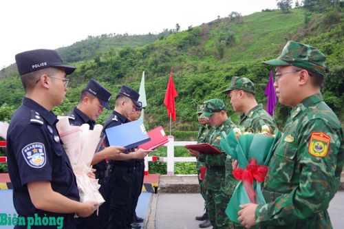 Tuần tra liên hợp bảo vệ biên giới Việt - Trung