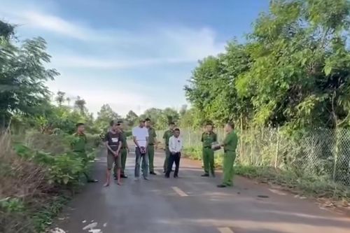 Bắt khẩn cấp 3 đối tượng dùng dao cướp điện thoại của học sinh