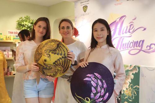 Đặc sản Huế chính thức hiện diện ở 'phố hàng hiệu' thủ đô