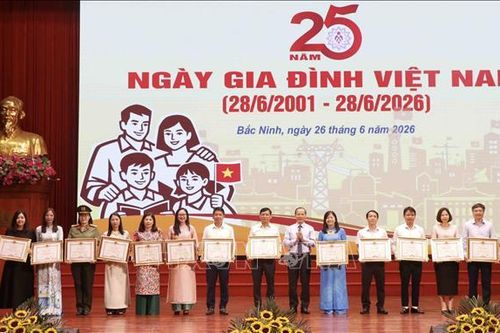 Tuyên dương nhiều tập thể, cá nhân tiêu biểu về công tác gia đình