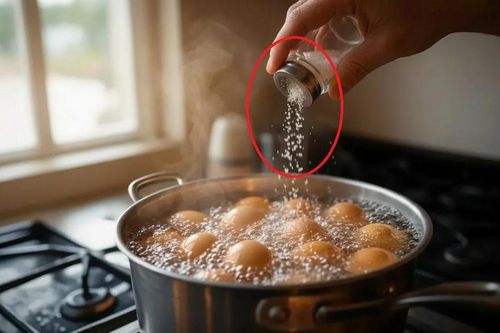 Chỉ 1 nhúm muối cũng đủ nâng tầm món trứng luộc quen thuộc