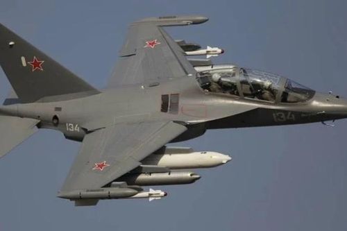 Chiến đấu cơ hạng nhẹ Yak-130M mới của Nga có chuyến bay thử nghiệm đầu tiên: Khả năng ra sao?