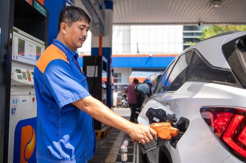 Giá xăng hôm nay 26/6: Sau đợt giảm mạnh, giá xăng trong nước xuống dưới dưới 20.000 đ/lít