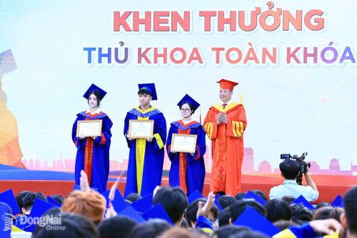 Hơn 1 ngàn sinh viên Trường cao đẳng Công nghệ và quản trị Sonadezi tốt nghiệp