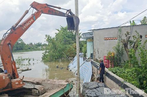 UBND tỉnh Đồng Tháp chỉ đạo khắc phục tình hình sạt lở đường bờ Tây sông Cổ Cò