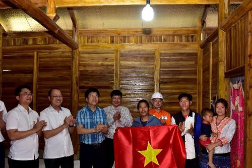 Hành trình xóa bản trắng điện