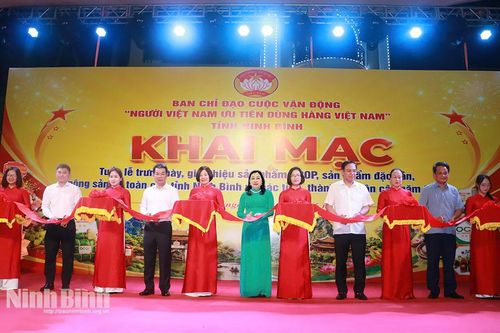 Khai mạc Tuần lễ trưng bày, giới thiệu sản phẩm OCOP, sản phẩm đặc sản, nông sản an toàn tỉnh Ninh Bình và các tỉnh lân cận