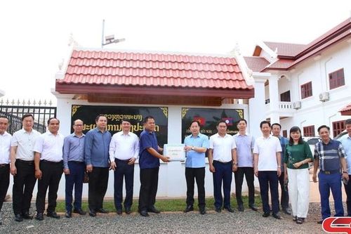 Đoàn đại biểu cấp cao tỉnh Sơn La thăm, khảo sát di sản văn hóa và công trình hợp tác xây dựng tại tỉnh Luông Pha Bang