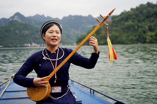 Giữ hồn Ba Bể bằng lời Then