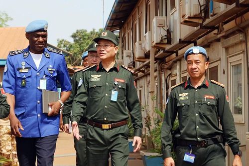 Tự hào hai tiếng 'Việt Nam' trên vùng đất Trung Phi