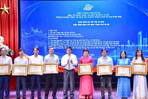 Nhân lên những bông hoa đẹp trong vườn hoa thi đua yêu nước