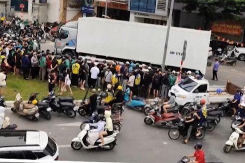 Áp lực giao thông gia tăng, nguy cơ tai nạn luôn rình rập