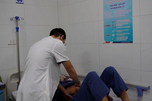 Suýt mất một đoạn ruột sau khi tập gập bụng