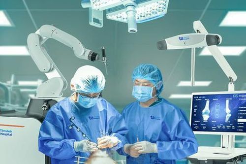 Bệnh viện đầu tiên tại Việt Nam đạt 3 chứng nhận quốc tế về phẫu thuật robot AI thay khớp