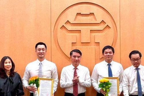 Trao quyết định bổ nhiệm Phó Giám đốc Sở Tài chính và Sở Du lịch