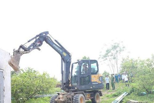 Từ vận động đến tự giác tháo dỡ công trình vi phạm ở xã Bất Bạt