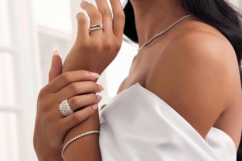 Kem chống nắng có gây hại cho nhẫn cưới?