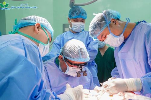 Cấy gần 100 điện cực vào não bộ cứu bệnh nhi co giật