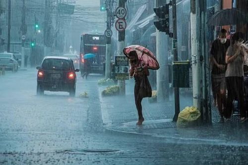 Mưa lớn gây lũ lụt ở Nhật Bản