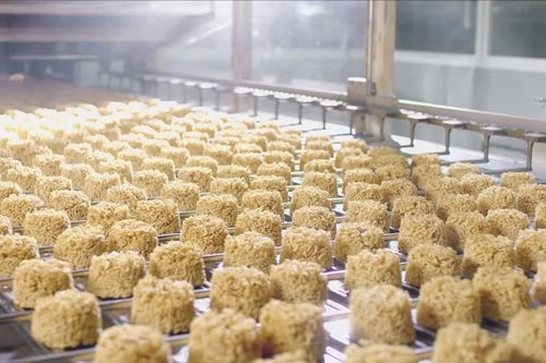 Có gì bên trong quy trình sản xuất mì ăn liền tại Acecook Việt Nam?