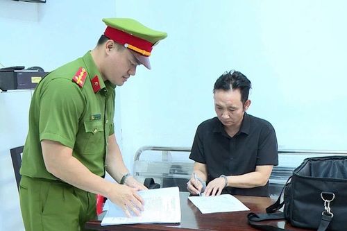TPHCM: Chủ quán cà phê giả danh công an để lừa đảo nhiều người