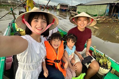 Khách Hà Nội xuyên Việt hơn 1 tháng, mách nơi mực 10.000 đồng, ghẹ 190.000/con