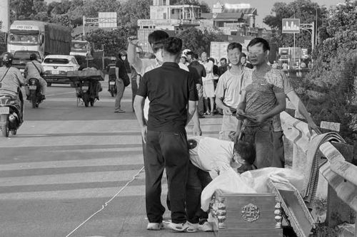 Vụ người đàn ông bị ô tô cán tử vong trên QL5: Truy tìm tài xế cùng phương tiện liên quan