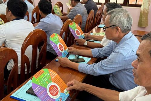 Đưa pháp luật về tận thôn, gỡ từng 'nút thắt' trong cuộc sống