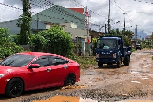 Ðường Lê Văn Hưu xuống cấp, cần sớm đầu tư đồng bộ