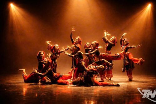 Gìn giữ múa dân gian trong nhịp sống trẻ