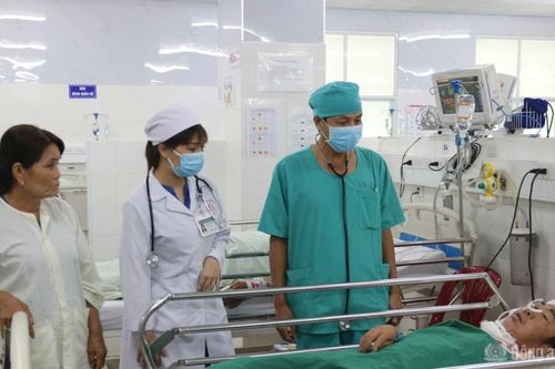 Cứu sống người đàn ông ở Cà Mau bị mái tôn cắt đứt cổ