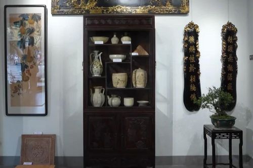 Hàng trăm hiện vật quý hội tụ bên Hồ Gươm
