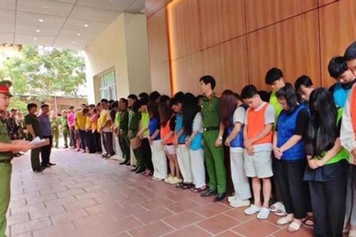 Vì sao người cao tuổi dễ 'dính bẫy' lừa đảo?