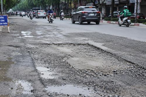 Hà Nội: Công trình khẩn cấp chống ngập chậm hoàn trả mặt đường