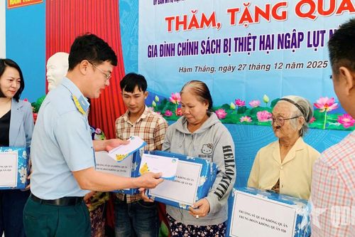 Sáng ngời tình quân dân nơi đất nắng